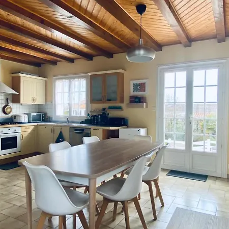 Espace Et Tranquillite Dans Cette Charmante Maison Au Fenouiller Le Fenouiller